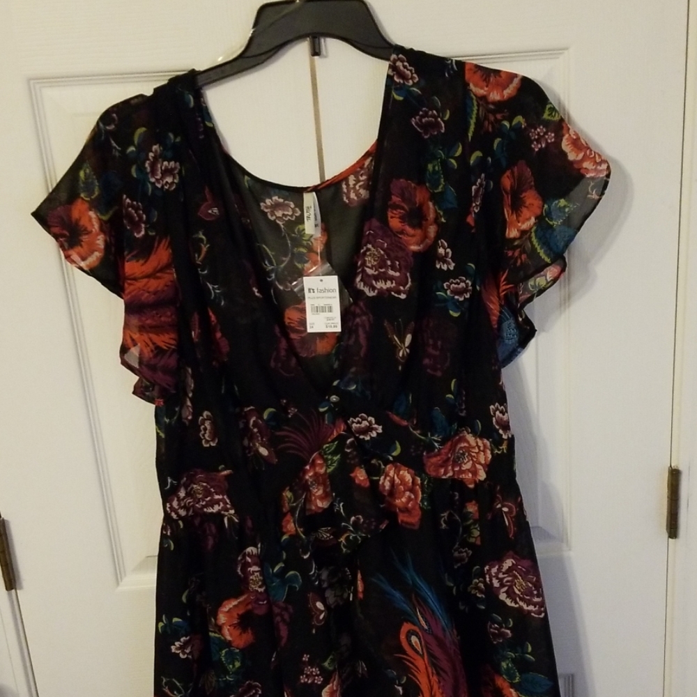 NEW - WITH TAGS Swimming suit cover-up